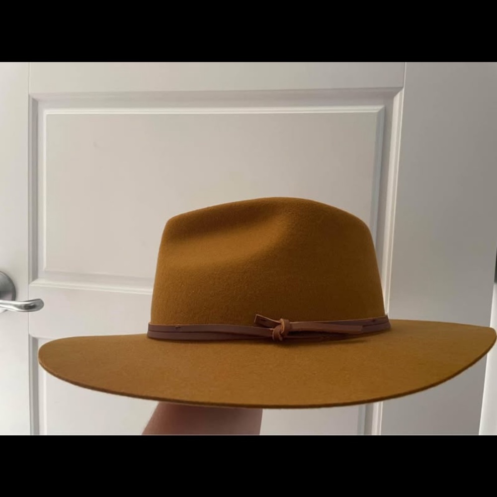 West Von hat - Picture 3 of 4